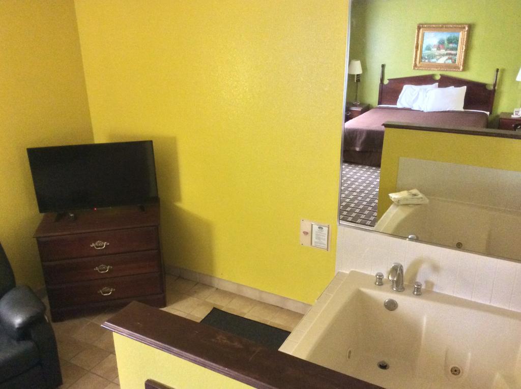 Country Hearth Inn - Bowling Green Bagian luar foto